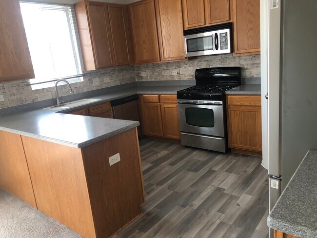 Building Photo - 928 Charlton Ln