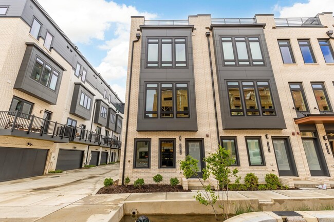 Primary Photo - 500 Indiana Ave NW