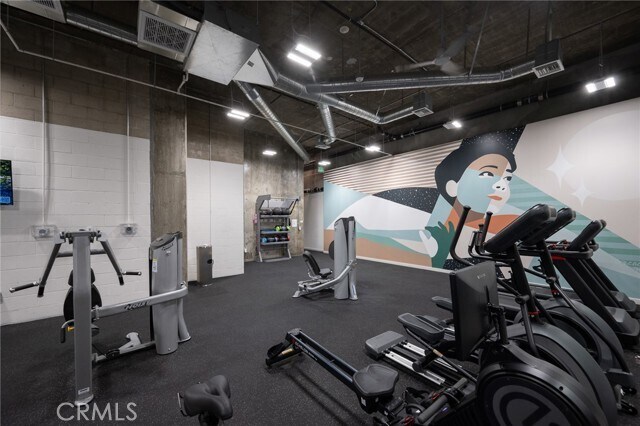 Building Photo - 709 E Walnut St