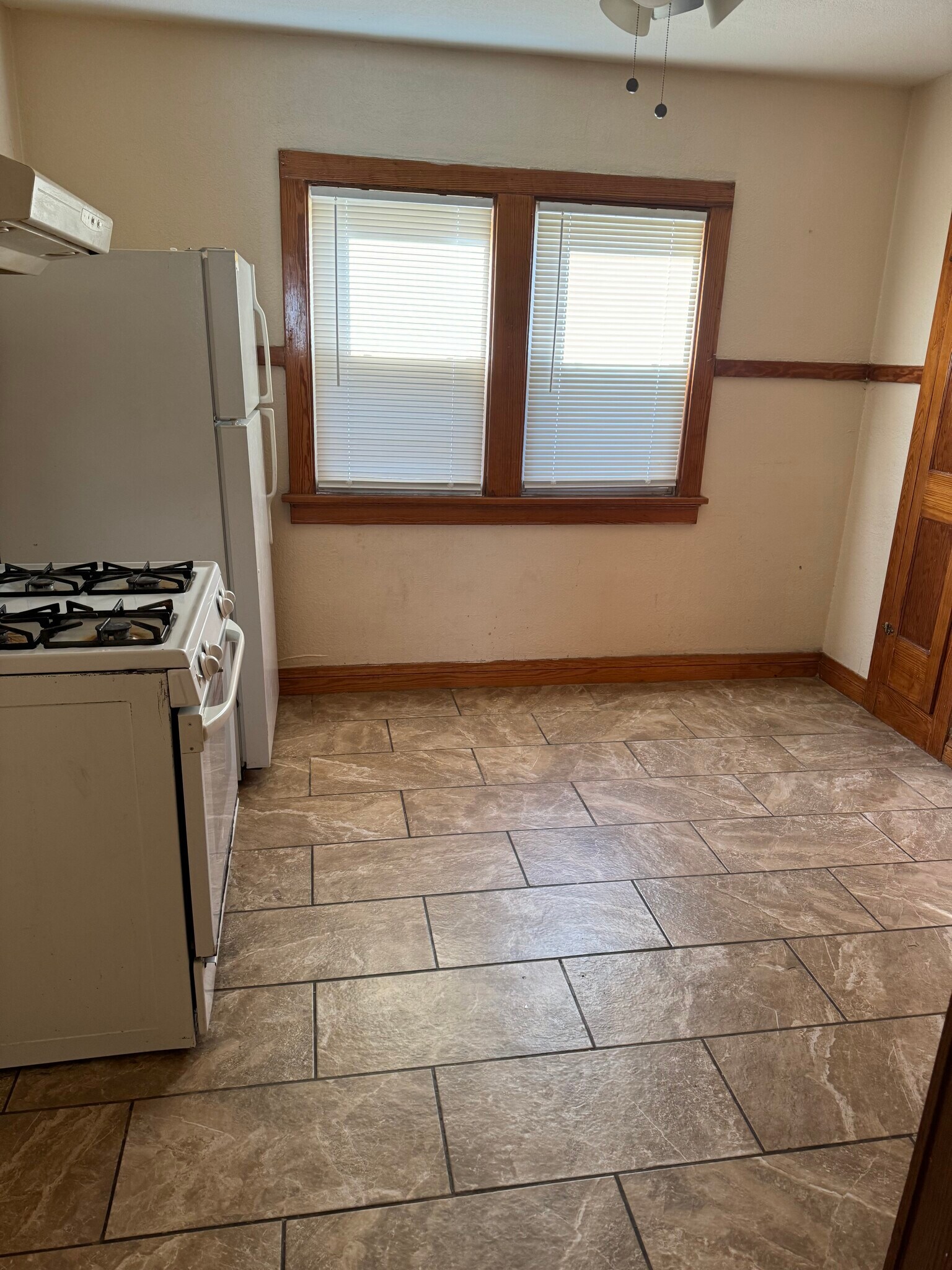 Kitchen (has walk-in pantry) - 5253 N 34th St
