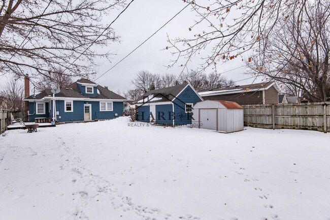 Building Photo - Updated Craftsman Living: 2BR/2BA + Den in NW Rochester