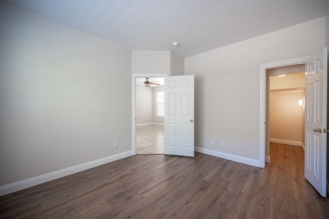 Building Photo - Beautiful 4 Bedroom 2.5 bath Home in the Southwest!