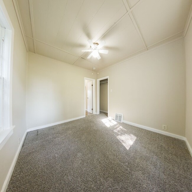 Building Photo - Cozy 2 Bedroom 1 Bath