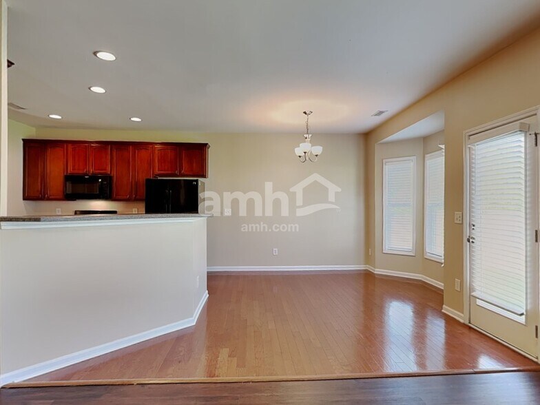 Building Photo - 88 Killington Dr