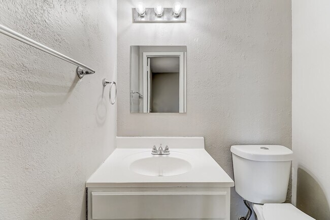 Building Photo - 104 Melody Cir