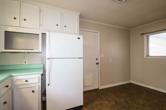Building Photo - Darling 3 Bedroom With Hardwood Floors!
