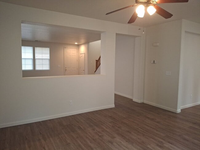 Building Photo - Lincoln Crossing, 2 Story 4 Bedroom, 2.5 bath, 2225sqft, Access to Clubhouse Pool & Amenities, Cu...