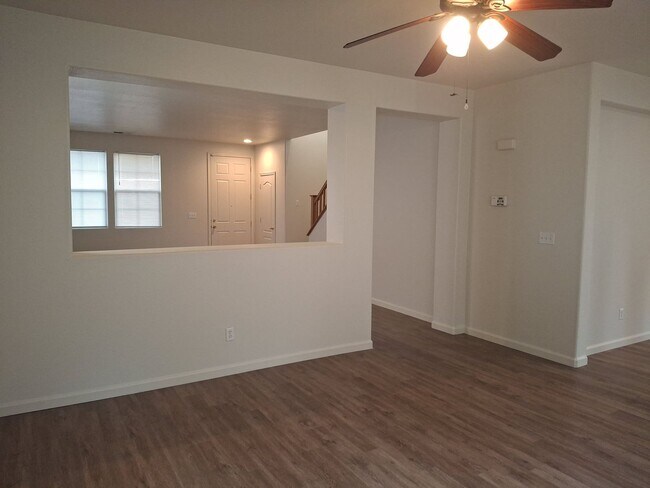 Building Photo - Lincoln Crossing, 2 Story 4 Bedroom, 2.5 bath, 2225sqft, Access to Lincoln Crossing Clubhouse Poo...