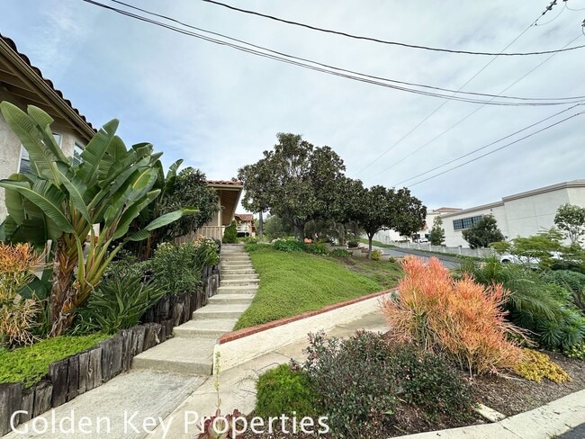 Building Photo - Beautiful home on a private, quiet street in Vista!