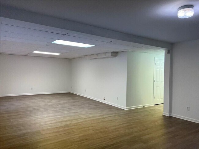 Building Photo - 4510 Chattahoochee Plantation Dr SE