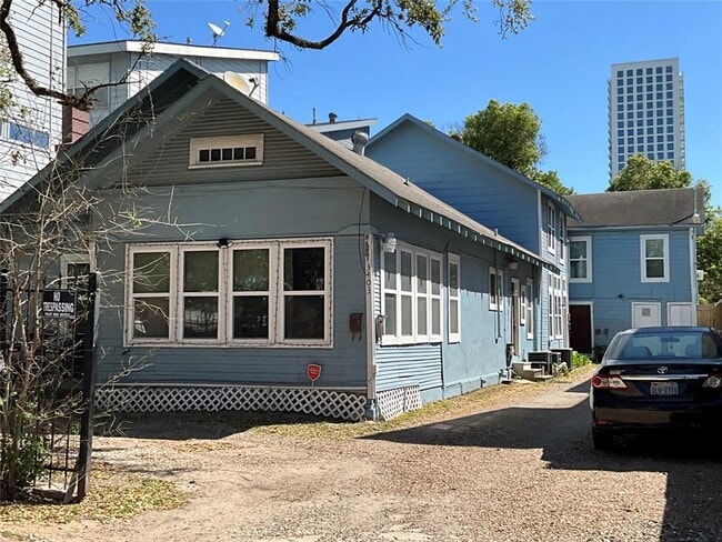 Building Photo - 3403 Yupon St