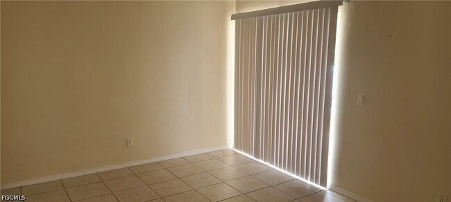 Building Photo - 18570 Miami Blvd