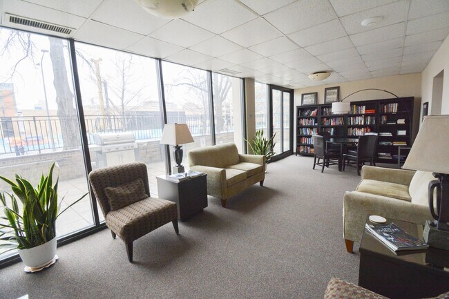 Building Photo - Furnished Unit STEPS FROM THE MAYO CLINIC FACILITIES Rochester Towers Condo For Rent!