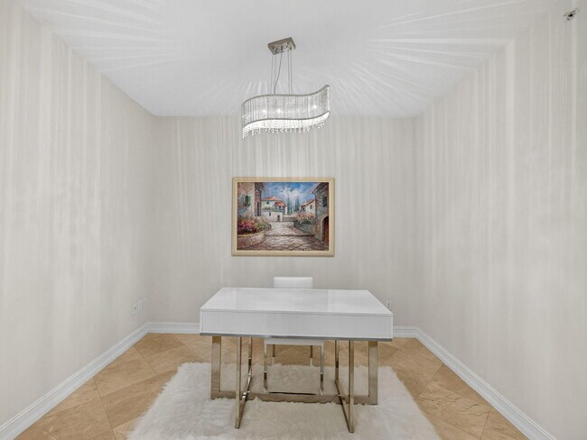 Building Photo - 701 S Olive Ave