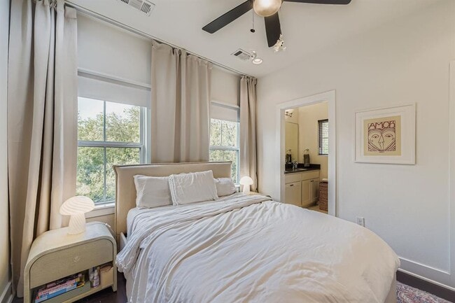 Building Photo - 1213 Eleanor St