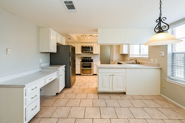 Building Photo - 1219 Briarmead Dr