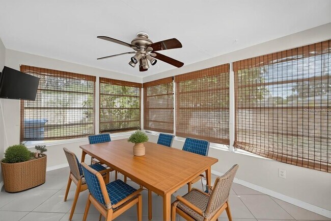 Building Photo - 2127 Scotland Dr