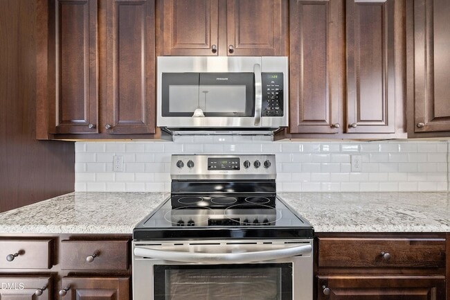 Building Photo - 209 S Walnut St