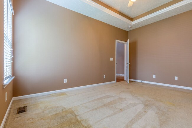 Building Photo - 1800 Woodland Pointe Dr