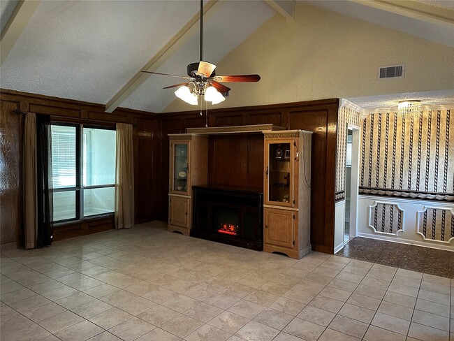 Building Photo - 330 Maybrook Dr