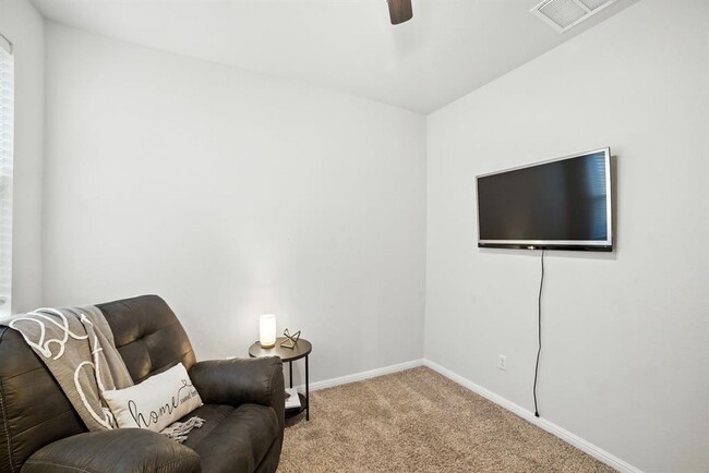 Building Photo - 324 Mountain Valley St