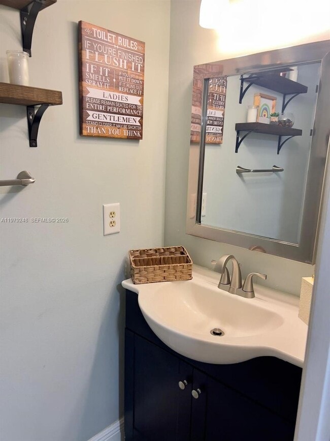 Building Photo - 568 N University Dr