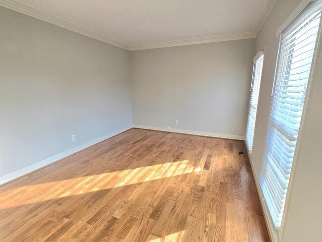 Building Photo - 4876 Rolling Hill Rd