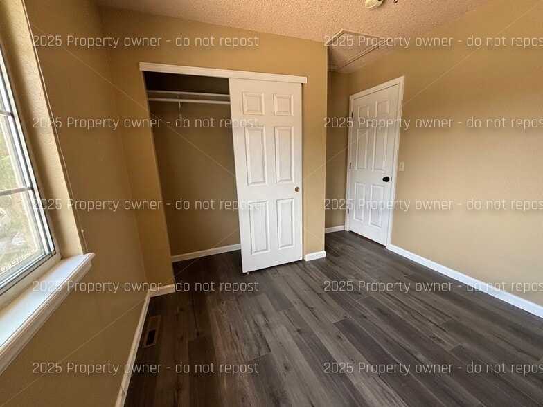 Building Photo - 2010 S Xenia Way