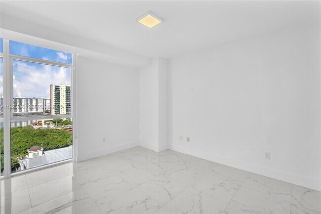 Building Photo - 400 Sunny Isles Blvd