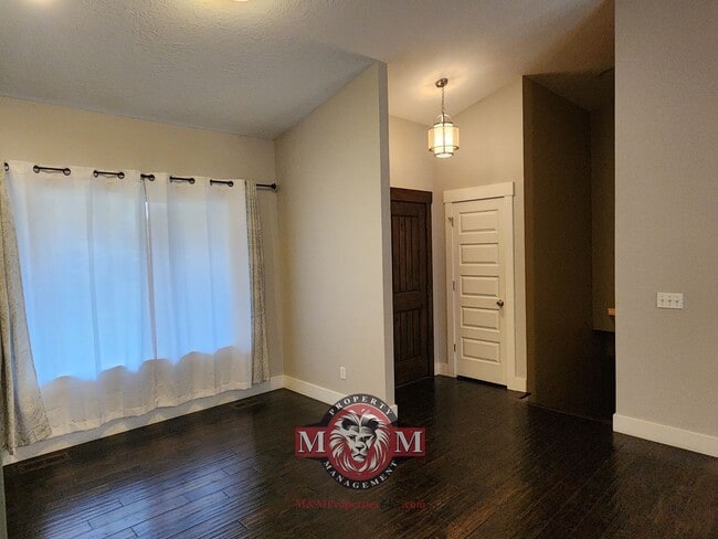 Building Photo - Remodeled 5 Bd Home in Midvale