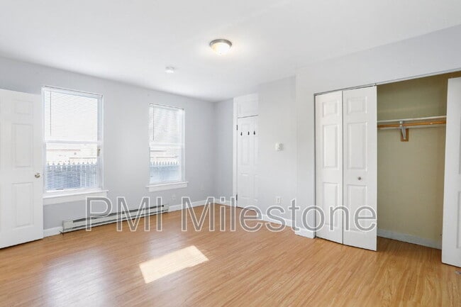 Building Photo - 721 2nd St