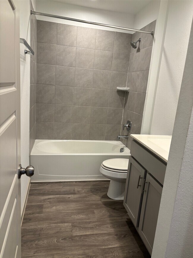 Building Photo - 1715 Plantation Pl