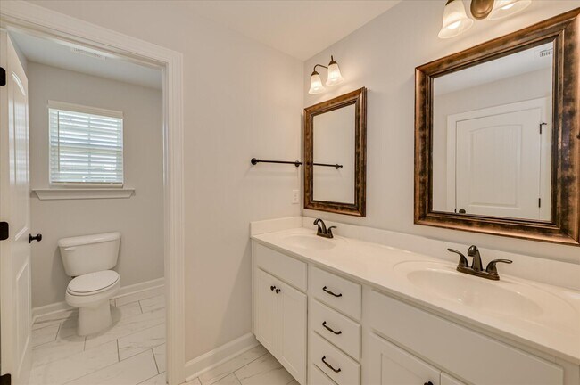 Building Photo - 720 Bancroft Dr