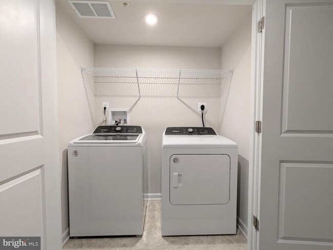 Building Photo - 23365 Leyland St