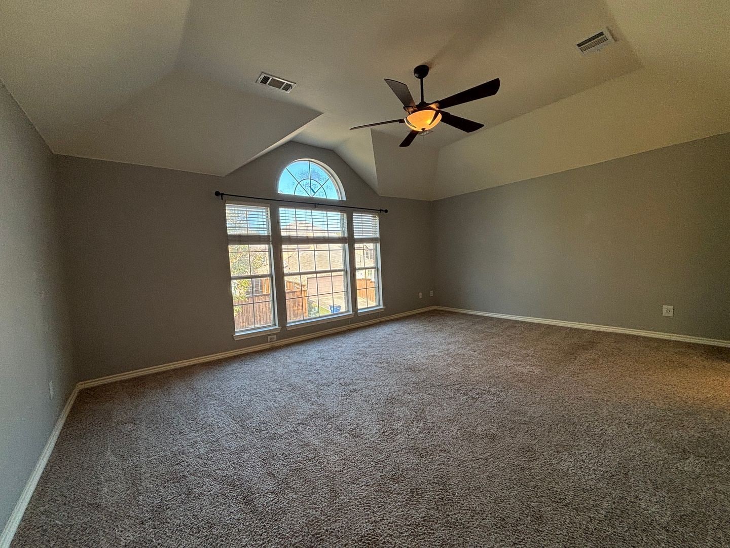 Building Photo - 10640 Line Berry Ln