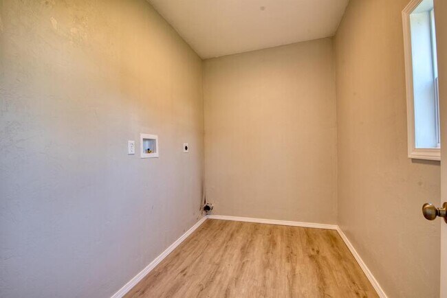 Building Photo - 6611 NW 31st St