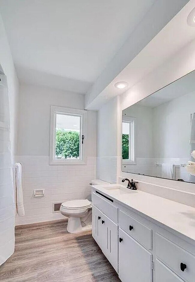 Building Photo - Perfect 4 bedroom count Home in Burnsville