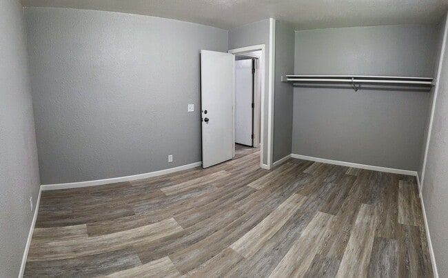 Building Photo - Newly Renovated 3/1 Home w/ Large Yard