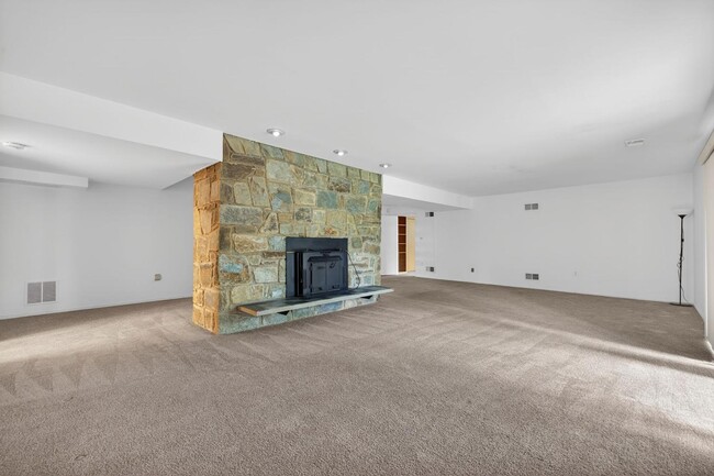 Building Photo - 9404 Woodington Dr