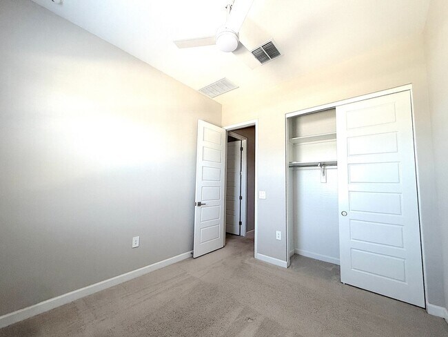 Building Photo - 5059 E Gallop Wy