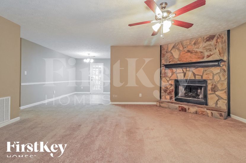 Building Photo - 276 Hollyberry Dr