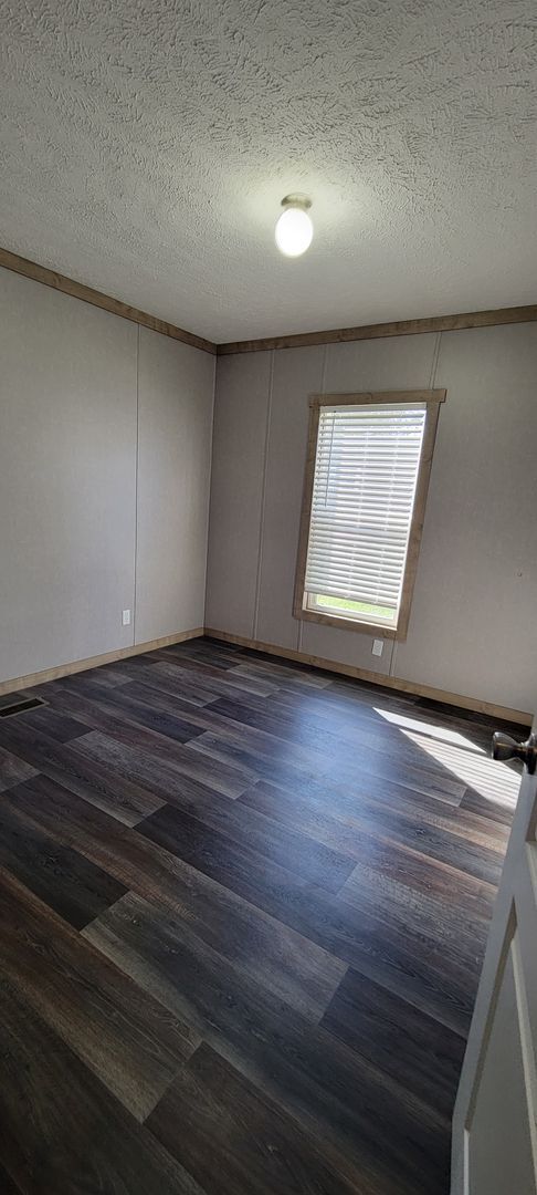 Building Photo - Very nice 3 bedroom/2 bath mobile home in Willow Oak Mobile Home Park in Keithville!