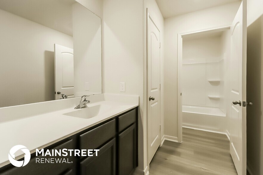 Building Photo - 26213 Raphael Dr