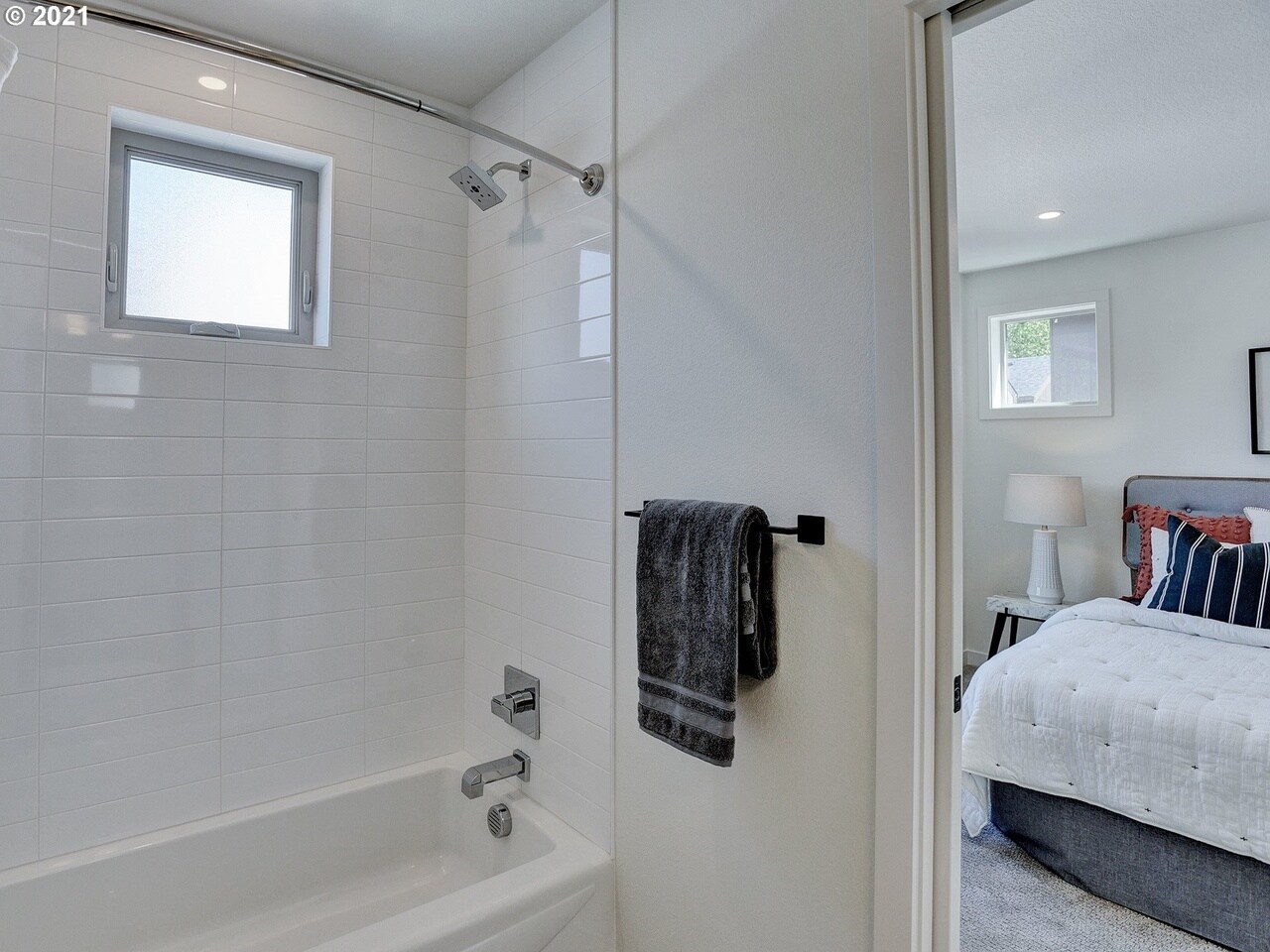 Building Photo - 3958 SE Gladstone St