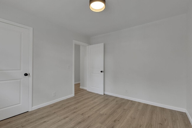 Building Photo - Renovated Duplex in Prime Walkable 12 South Location!