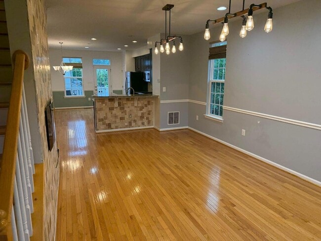 Building Photo - 14600 Featherstone Gate Dr