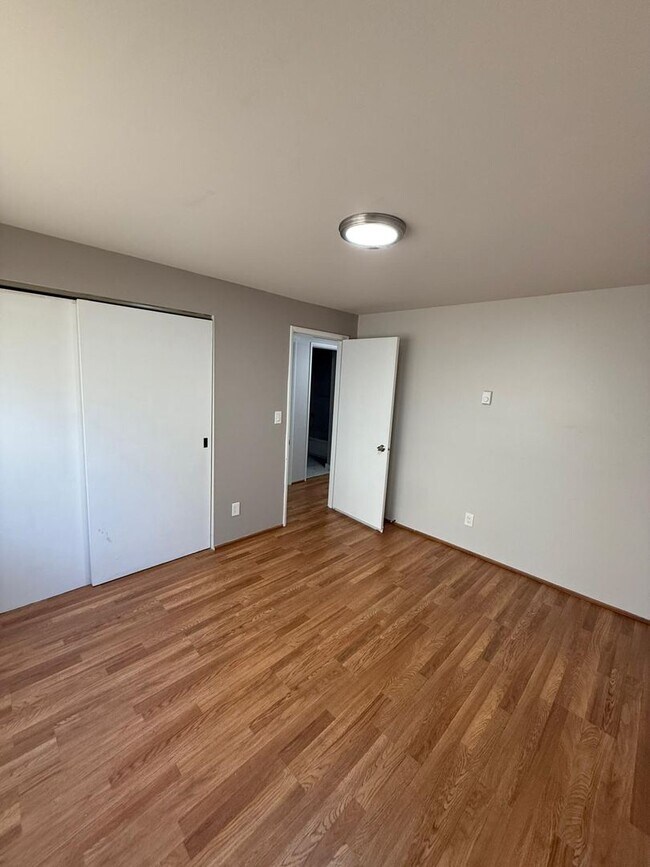 Building Photo - 3-Bedroom North Green Lake Townhouse-Style...