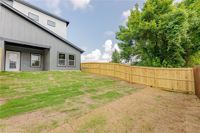 Building Photo - 1607 SW Casuarina Dr