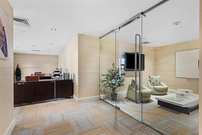 Building Photo - 950 Brickell Bay Dr