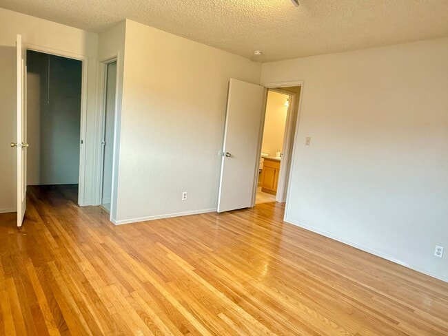 Building Photo - COMING SOON! $3,790 / 3 BR - 1528 S.F. VER...